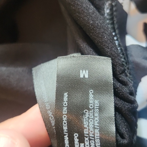 Hurley Women's One Piece Floral Swimsuit Padded Black/White, size M NWT - Picture 9 of 9